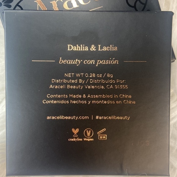 Araceli Las Flores Blushes Duo in Dahlia and Laelia - Picture 5 of 5